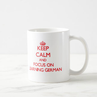 Behalten Sie Ruhe und Fokus auf dem Lernen des Kaffeetasse