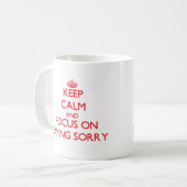 Behalten Sie Ruhe und Fokus auf dem traurigen Kaffeetasse (Vorderseite Links)