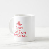 Behalten Sie Ruhe und Fokus auf der BESCHLEUNIGUNG Kaffeetasse (Vorderseite Links)