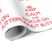 Behalten Sie Ruhe und Fokus auf Erdnussbutter Geschenkpapier (Rolleneckpunkt)