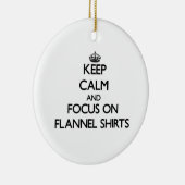 Behalten Sie Ruhe und Fokus auf Flanell-Shirts Keramik Ornament (Rechts)