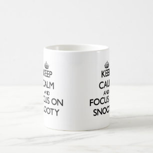 Behalten Sie Ruhe und Fokus auf hochnäsigem Kaffeetasse