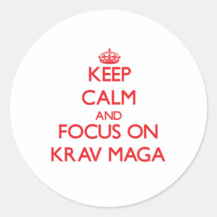 Behalten Sie Ruhe und Fokus auf Krav Maga Runder Aufkleber