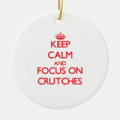 Behalten Sie Ruhe und Fokus auf Krücken Keramikornament (Vorne)