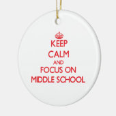 Behalten Sie Ruhe und Fokus auf mittlerer Schule Keramikornament (Links)