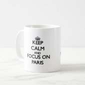 Behalten Sie Ruhe und Fokus auf Paris Kaffeetasse (Vorderseite Links)