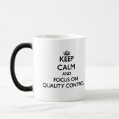 Behalten Sie Ruhe und Fokus auf Qualitätskontrolle Verwandlungstasse (Links)