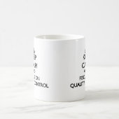 Behalten Sie Ruhe und Fokus auf Qualitätskontrolle Verwandlungstasse (Mittel)