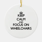 Behalten Sie Ruhe und Fokus auf Rollstühlen Keramik Ornament (Vorne)