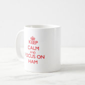 Behalten Sie Ruhe und Fokus auf Schinken Kaffeetasse (Vorderseite Links)