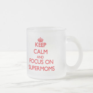 Behalten Sie Ruhe und Fokus auf Supermoms Mattglastasse