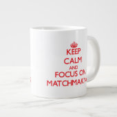 Behalten Sie Ruhe und Fokus auf Verkuppeln Jumbo-Tasse (Vorderseite Rechts)