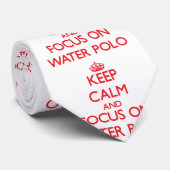 Behalten Sie Ruhe und Fokus auf Wasser-Polo Krawatte (Gerollt)