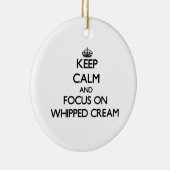 Behalten Sie Ruhe und Fokus auf Whipped Creme Keramikornament (Rechts)