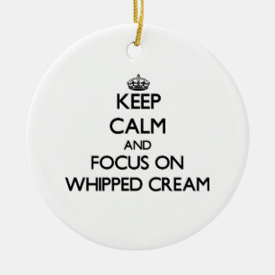 Behalten Sie Ruhe und Fokus auf Whipped Creme Keramikornament