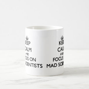 Behalten Sie Ruhe und Fokus auf wütenden Kaffeetasse