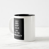 Behalten Sie Ruhe und gehen Sie zu Pemberley Zweifarbige Tasse (Vorderseite Links)