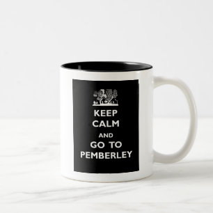 Behalten Sie Ruhe und gehen Sie zu Pemberley Zweifarbige Tasse