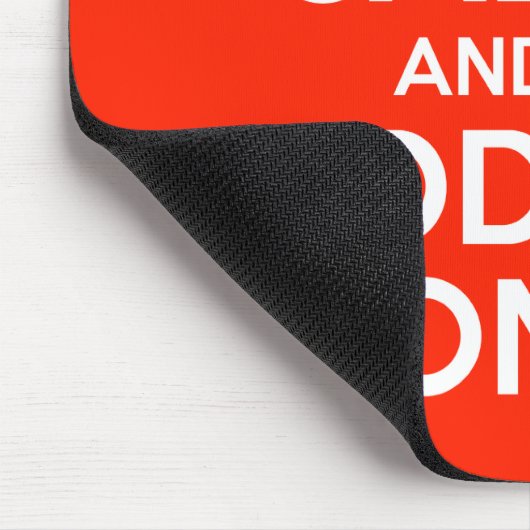Behalten Sie Ruhe und Geige auf Rot Mousepad (Ecke)