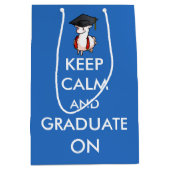 Behalten Sie Ruhe und graduieren Sie an Mittlere Geschenktüte (Vorderseite)