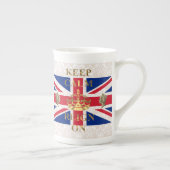 Behalten Sie Ruhe und Herrschaft an Porzellantasse (Rechts)