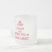 Behalten Sie Ruhe und hören Sie auf einen Mattglastasse (Vorderseite Links)