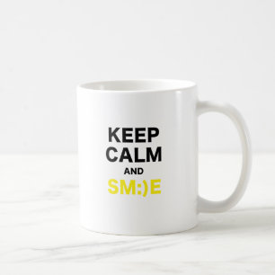 Behalten Sie Ruhe und lächeln Sie Kaffeetasse