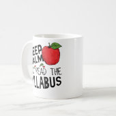 Behalten Sie Ruhe und lesen Sie die Kaffeetasse (Vorderseite Links)