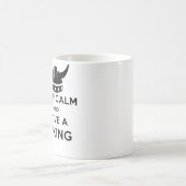 Behalten Sie Ruhe und Liebe eine linkshändige Kaffeetasse (Mittel)