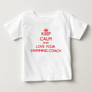 Behalten Sie Ruhe und Liebe Ihr Schwimmen-Trainer Baby T-shirt