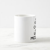 Behalten Sie Ruhe und Liebe Mccarty Kaffeetasse (Mittel)