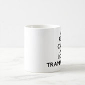 Behalten Sie Ruhe und Liebe Trampolining Kaffeetasse (Mittel)