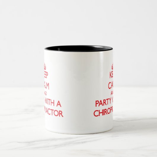 Behalten Sie Ruhe und Party mit einem Chiropraktor Zweifarbige Tasse (Mittel)
