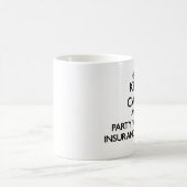 Behalten Sie Ruhe und Party mit einem Kaffeetasse (Mittel)