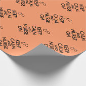 Behalten Sie Ruhe und pflegen Sie auf Geschenkpapier (Ecke)