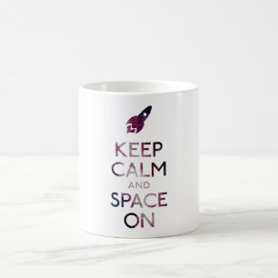 Behalten Sie Ruhe und Raum an Kaffeetasse