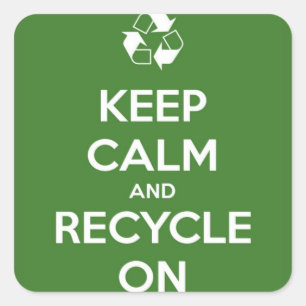 Behalten Sie Ruhe und recyceln Sie auf Grün Quadratischer Aufkleber