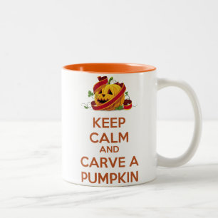Behalten Sie Ruhe und schnitzen Sie eine Kürbis Zweifarbige Tasse