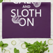Behalten Sie Ruhe und Sloth an Handtuch (Gefaltet)