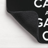 Behalten Sie Ruhe und Spiel an Mousepad (Ecke)