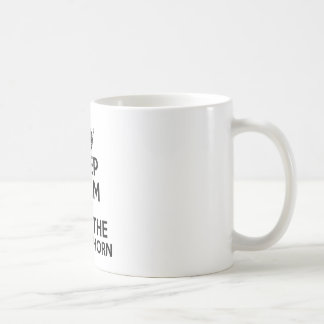 Behalten Sie Ruhe und spielen Sie das französische Kaffeetasse