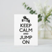Behalten Sie Ruhe und springen Sie an Postkarte (Stehend Vorderseite)