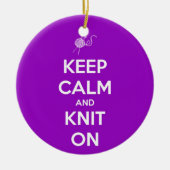 Behalten Sie Ruhe und Strick auf Fuschia Keramikornament (Vorne)