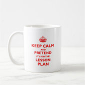 Behalten Sie Ruhe und täuschen Sie vor (Rot) Kaffeetasse (Links)