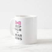 Behalten Sie Ruhe und tragen Sie Bögen Kaffeetasse (Vorderseite Links)