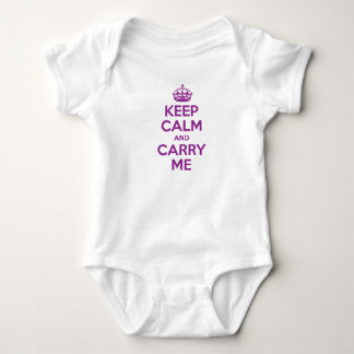 Behalten Sie Ruhe und tragen Sie mich der lila Baby Strampler