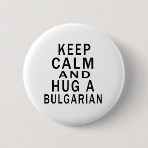 Behalten Sie Ruhe und umarmen Sie einen Bulgaren Button