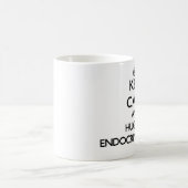 Behalten Sie Ruhe und umarmen Sie einen Kaffeetasse (Mittel)