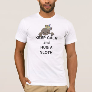 Behalten Sie Ruhe und umarmen Sie einen Sloth Meme T-Shirt