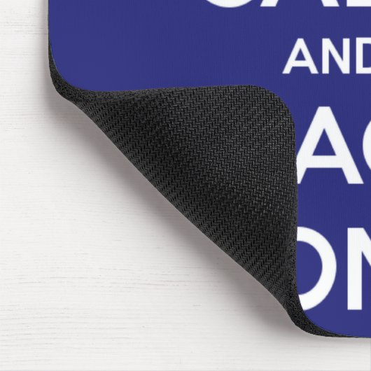 Behalten Sie Ruhe und unterrichten Sie auf Blau Mousepad (Ecke)